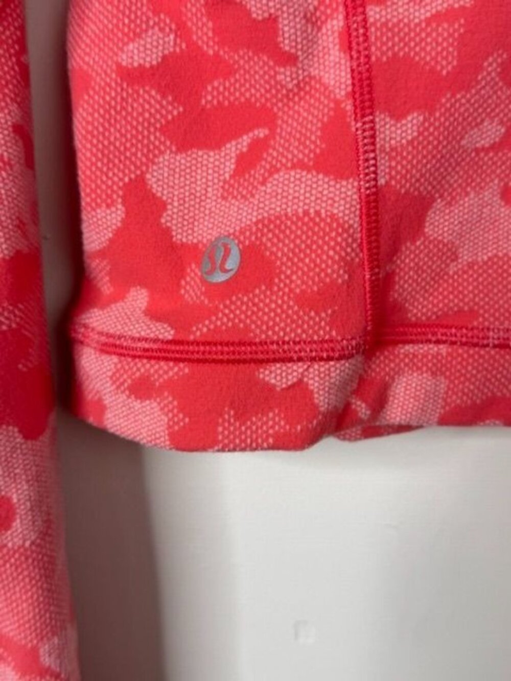Lululemon Womens Pink Camo Print It's Rulu Run Half Zip Cropped Pullover Size 10 - Picture 6 of 7